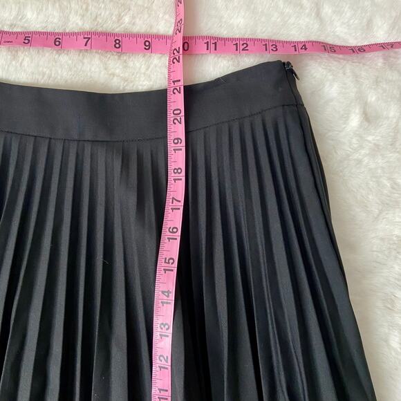 Theory Pleated Black Wool Skirt Size 2 - Picture 3 of 8